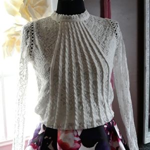 Gorgeous white lace, embroidered top!